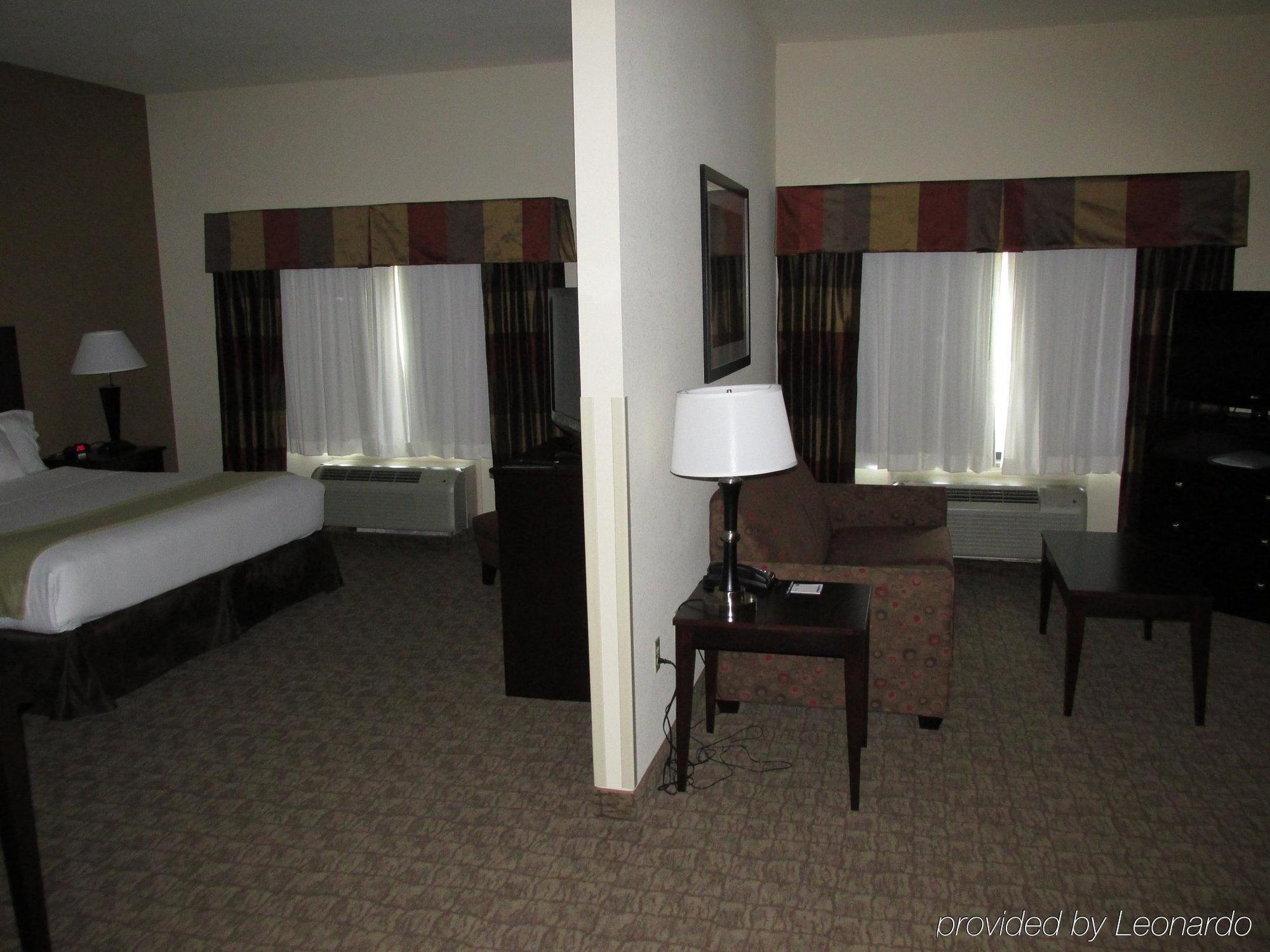 Holiday Inn Express And Suites Wheeling By Ihg Triadelphia Exterior foto
